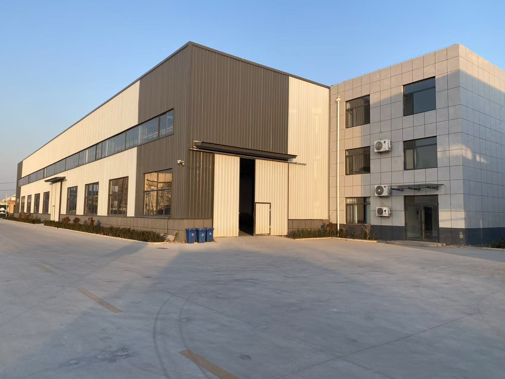 LBL societas exportationis fenestrae et portae machinis ad Russiam