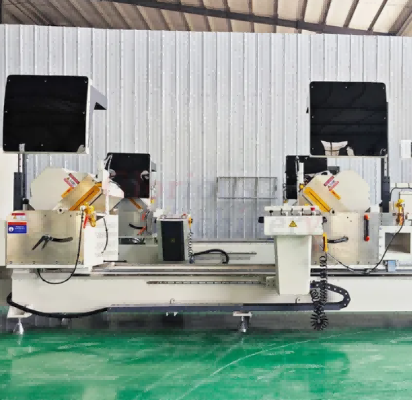 550 CNC Micro-Tolerantia Internum Swivel Miter Saw
