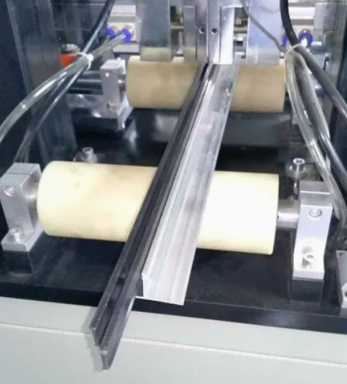 Dual-Motor Aluminium Profile Thermal Break inserting Machina