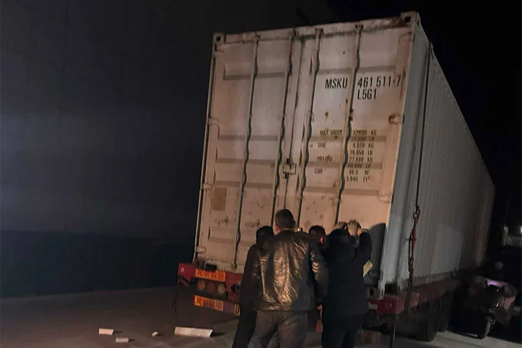 Container stuffing 03